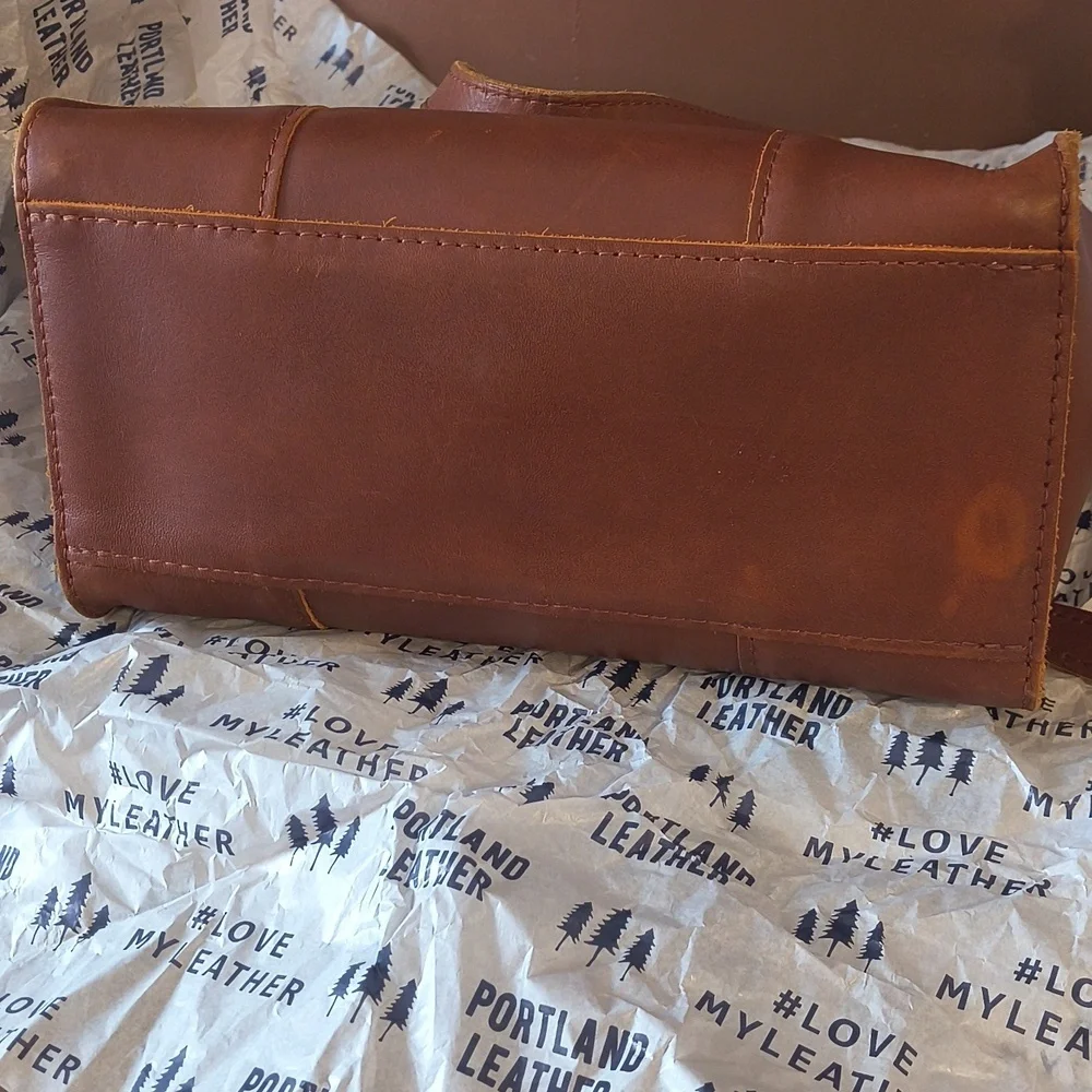 Portland Leather Goods Lola Crossbody Tote - Picture 5 of 6